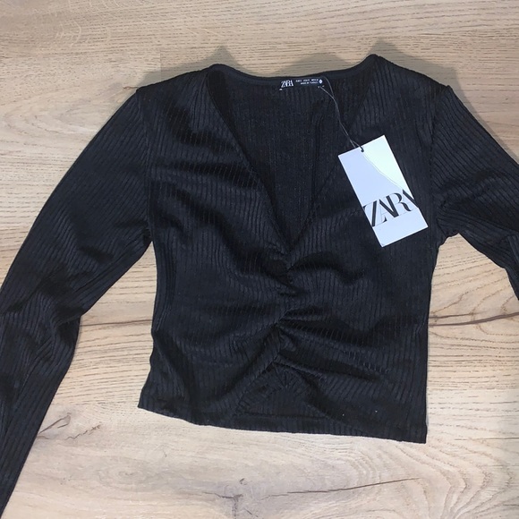 Zara Top 🖤 - Picture 3 of 4